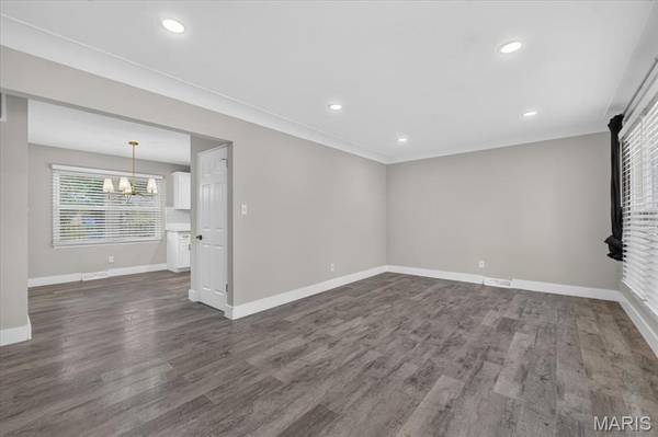 1329 N Evergreen LN, Columbia, IL 62236