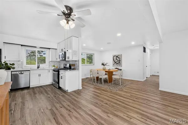 1072 King Carey DR, Creve Coeur, MO 63146