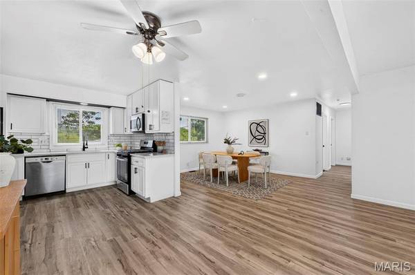 1072 King Carey DR, Creve Coeur, MO 63146