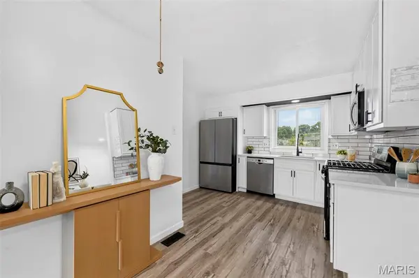 1072 King Carey DR, Creve Coeur, MO 63146
