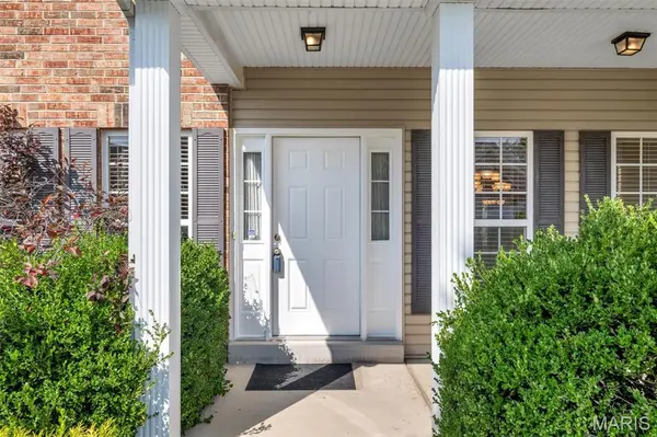 1016 Gardenbridge PL, St Charles, MO 63303