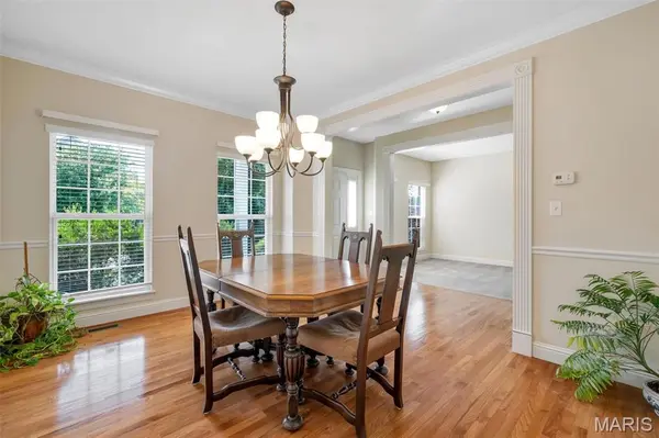 1016 Gardenbridge PL, St Charles, MO 63303