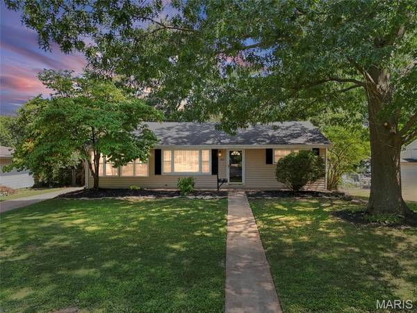 810 Brookdale DR, St Louis, MO 63119