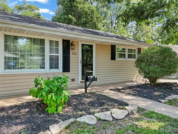 810 Brookdale DR, St Louis, MO 63119