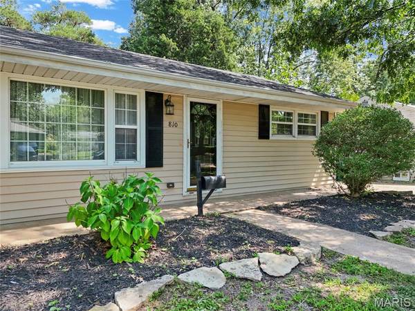 810 Brookdale DR, St Louis, MO 63119