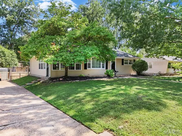 810 Brookdale DR, St Louis, MO 63119