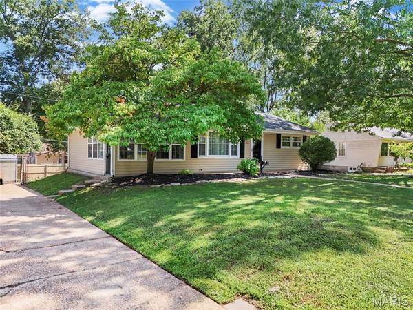 810 Brookdale DR, St Louis, MO 63119