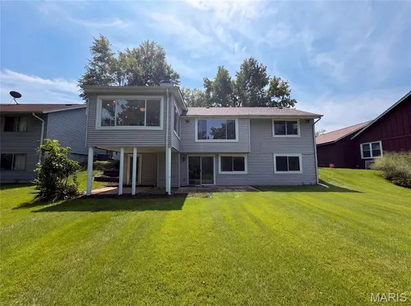5277 Suntrail DR, Black Jack, MO 63033
