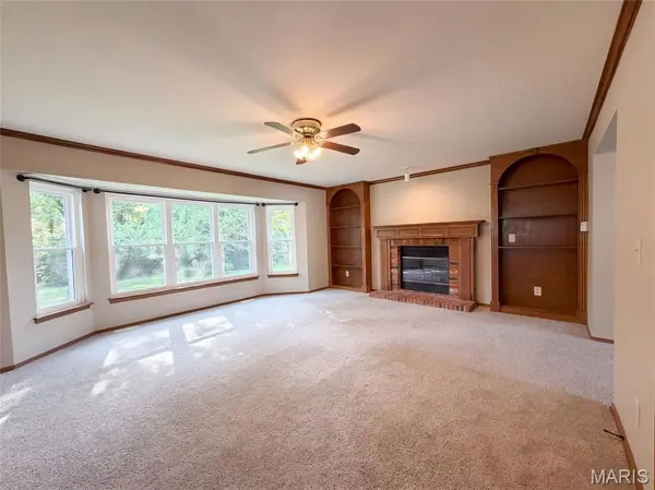 923 Keeneland RD, Florissant, MO 63034