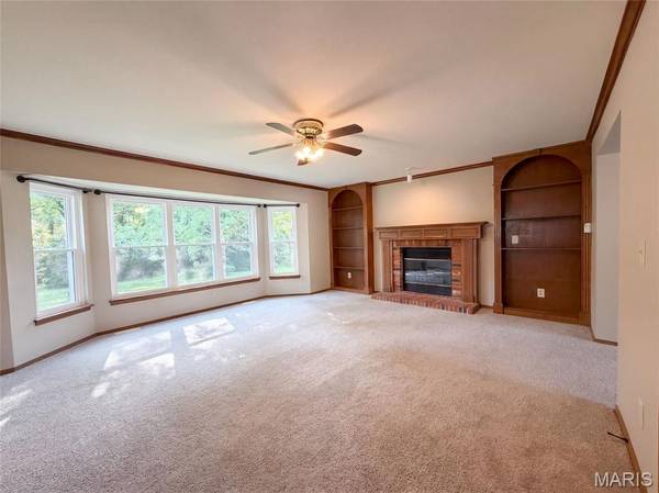 923 Keeneland RD, Florissant, MO 63034