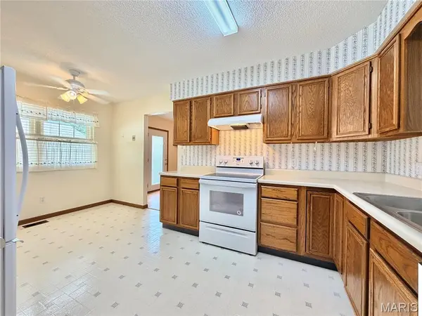 409 Kim DR, Fairview Heights, IL 62208