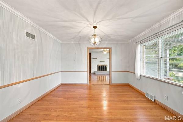 1400 Christine AVE, Des Peres, MO 63131