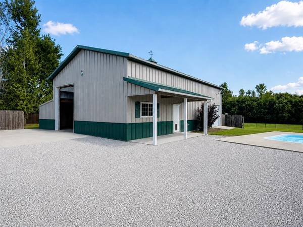 9928 Aldantay CT, Lebanon, IL 62254