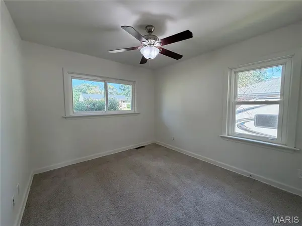 1320 Gahan DR, Florissant, MO 63031