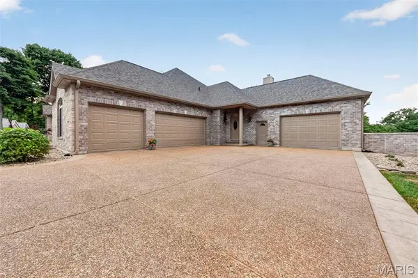 3840 Rooster Ridge LN, Defiance, MO 63341