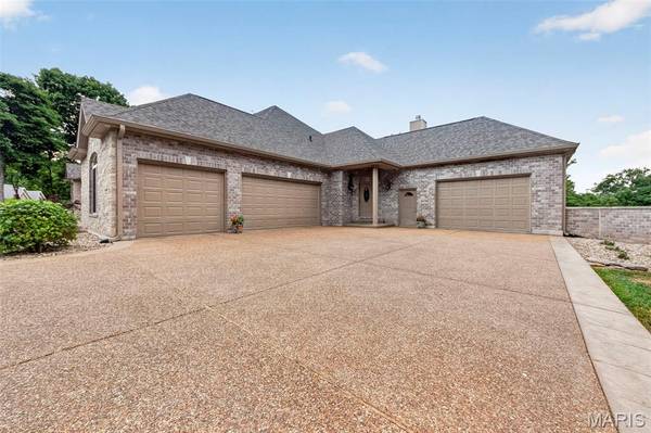 3840 Rooster Ridge LN, Defiance, MO 63341
