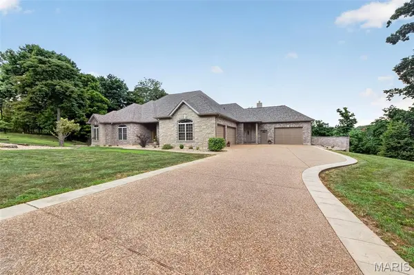 3840 Rooster Ridge LN, Defiance, MO 63341