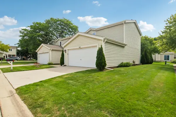 682 Claridge CIR, Hoffman Estates, IL 60169