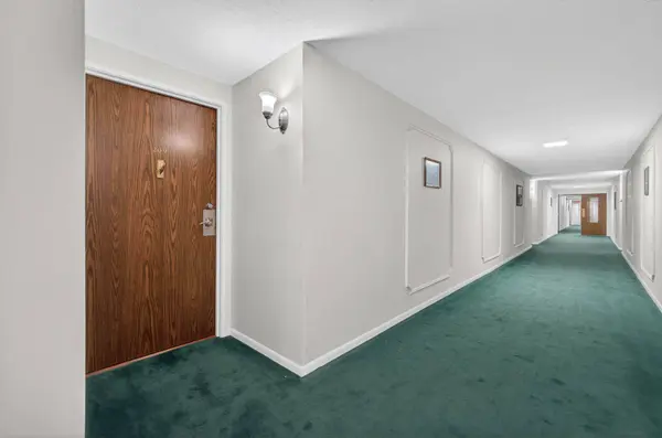 1360 Kimberly Ridge RD #209, Bettendorf, IA 52722