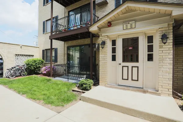 7218 W Wrightwood AVE #107, Elmwood Park, IL 60707