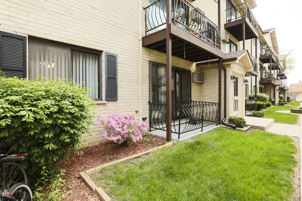 7218 W Wrightwood AVE #107, Elmwood Park, IL 60707