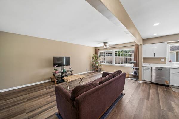 319 W Central AVE, Lombard, IL 60148