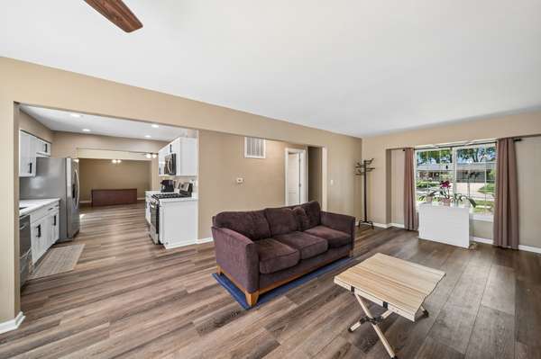 319 W Central AVE, Lombard, IL 60148