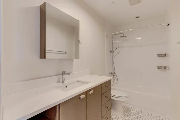 115 Lake ST #214, Libertyville, IL 60048