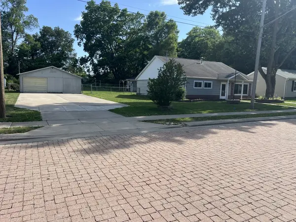 113 4TH ST, Carbon Cliff, IL 61239