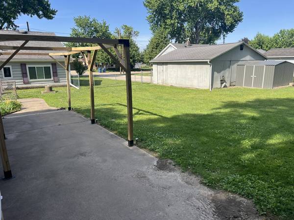 113 4TH ST, Carbon Cliff, IL 61239