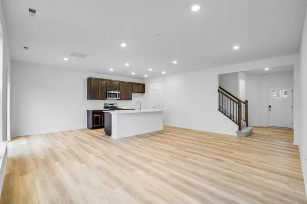 512 Harvest View DR, Sugar Grove, IL 60554