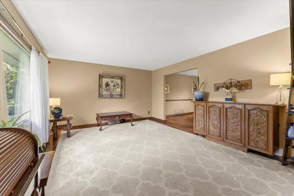 208 S Meadowhill LN, Mahomet, IL 61853