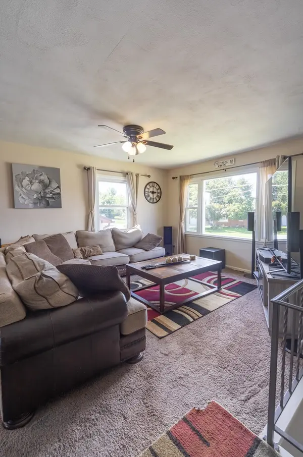 2311 W 46th ST, Davenport, IA 52806
