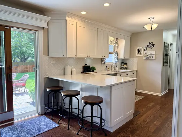 1102 Ravinia CT, Shorewood, IL 60404