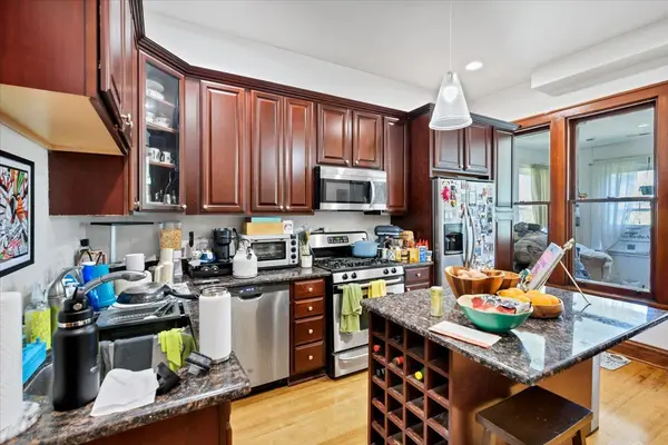 4127 N Ashland AVE, Chicago, IL 60613