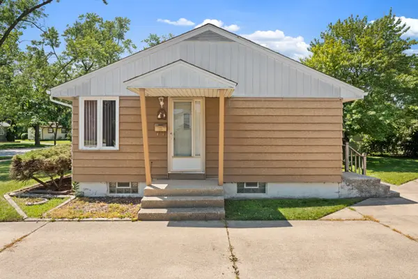 99 Indianwood DR, Thornton, IL 60476