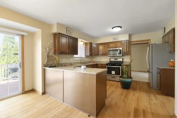 131 Tecumseh DR, Bolingbrook, IL 60490