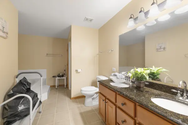 131 Tecumseh DR, Bolingbrook, IL 60490