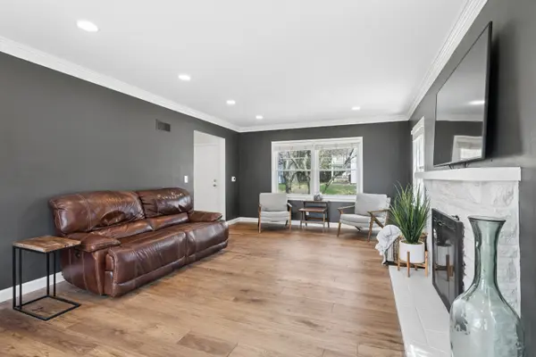 315 Crestline DR, Bettendorf, IA 52722