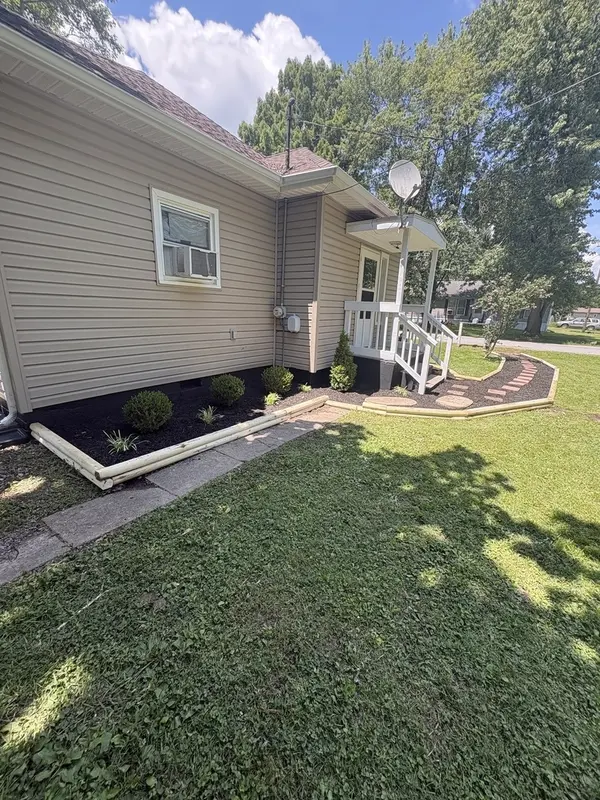709 N Locust ST, Sesser, IL 62884