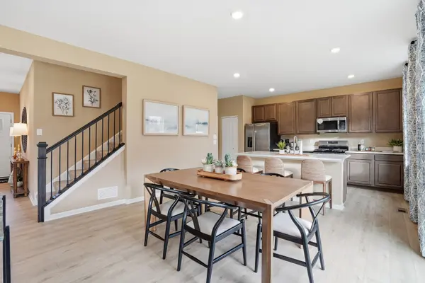 434 Hathaway LN, Oswego, IL 60543