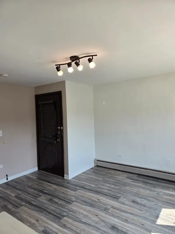 8758 W Berwyn AVE #1-NW, Chicago, IL 60656