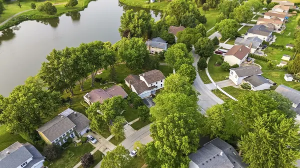 1080 Dresden DR, Hoffman Estates, IL 60192