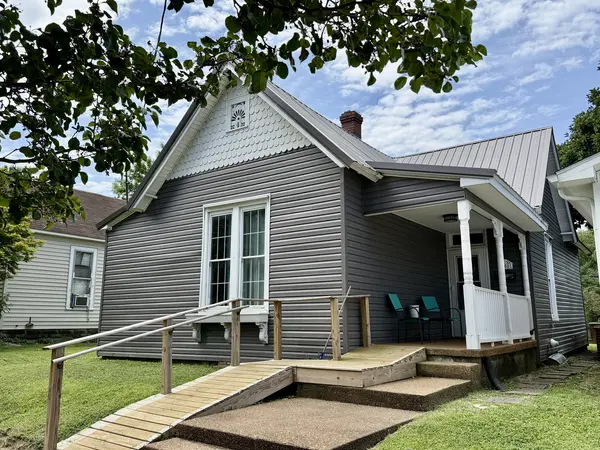 208 E 8th ST, Metropolis, IL 62960