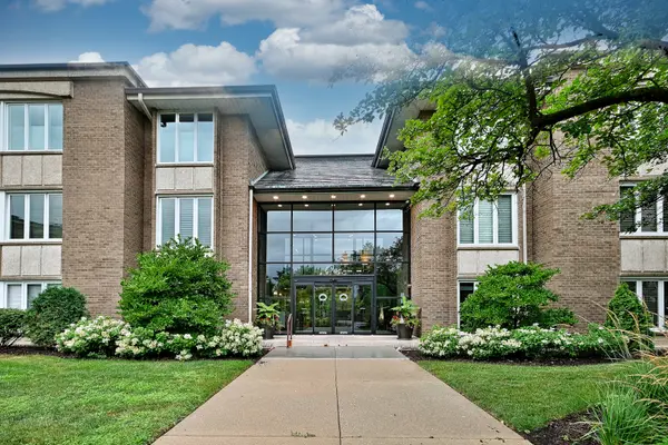 1 Oak Brook Club DR #A309, Oak Brook, IL 60523