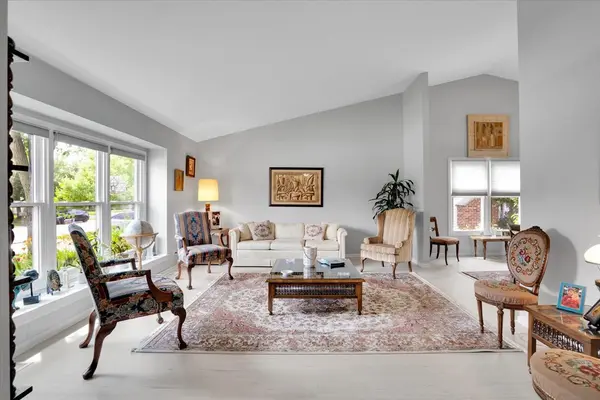 154 Newtown DR, Buffalo Grove, IL 60089