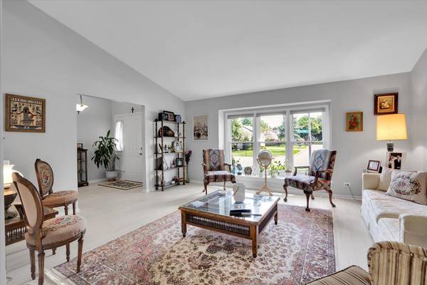 154 Newtown DR, Buffalo Grove, IL 60089