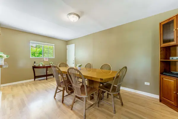 54 Cambridge LN, Glendale Heights, IL 60139