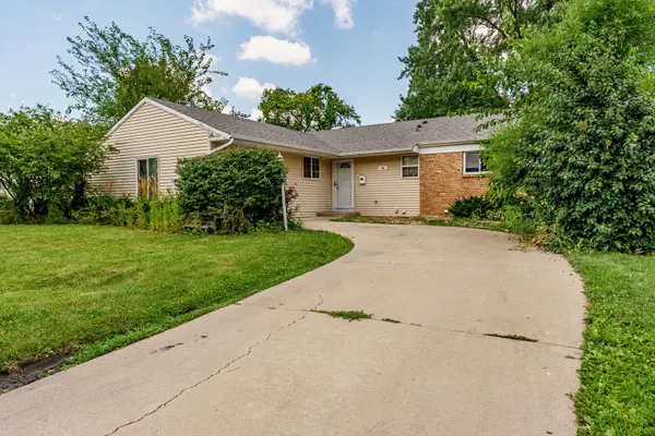 54 Cambridge LN, Glendale Heights, IL 60139