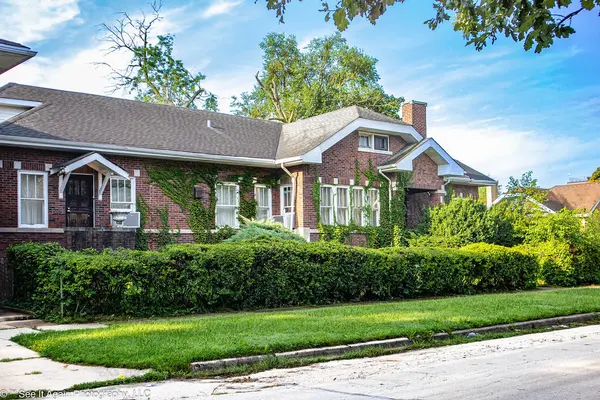 8001 S Oglesby AVE, Chicago, IL 60617